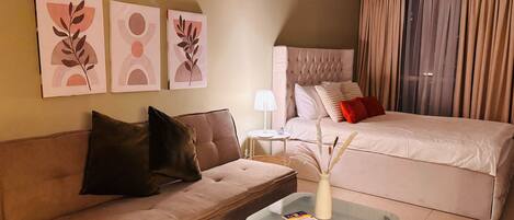 1 slaapkamer, een strijkplank/strijkijzer, wifi, beddengoed