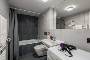 淋浴设施、吹风机