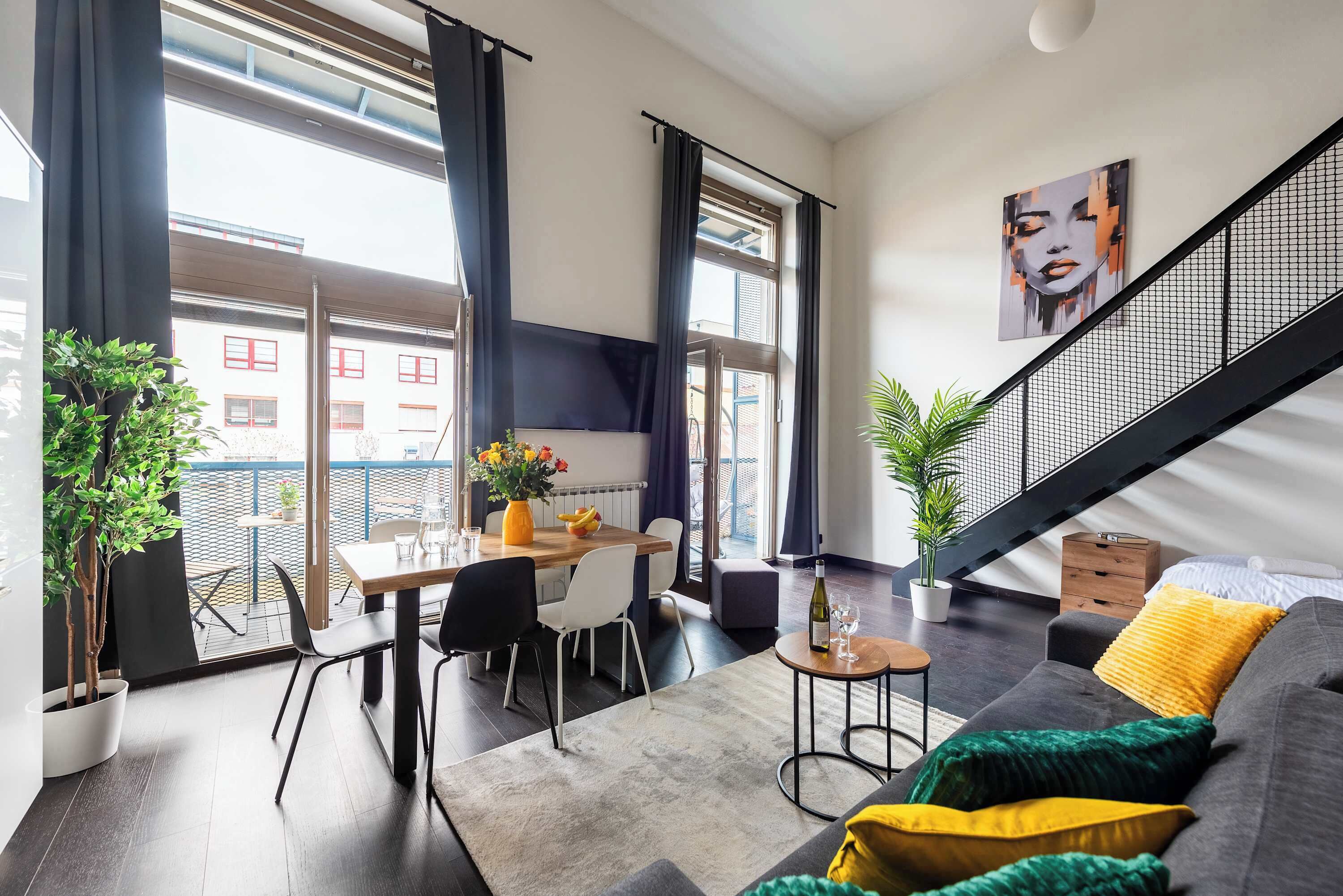 Televisión y oficina 