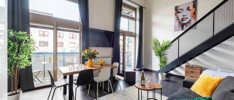 テレビ、書斎 / ワークスペース