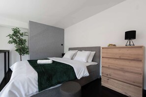 1 soverom, strykejern/-brett, internettilgang og sengetøy