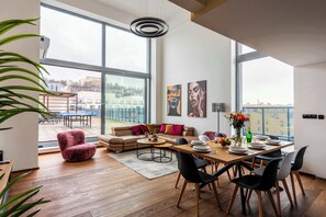 Interior - 3-bedrooms penthouse with large terrace (Prague)