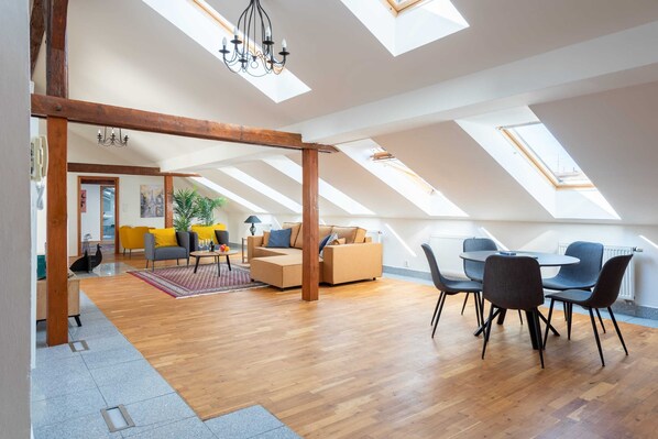 Interior - Spacious 4 bedroom apartment near National Museum (Prague)