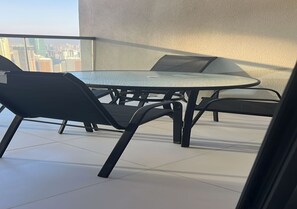 Apartamento superior, 2 habitaciones, vistas a la bahía | Balcón