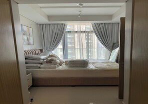2 bedrooms, in-room safe, soundproofing, iron/ironing board - Aykon City Stylish 2 BHK Beach Bay View (Dubai)