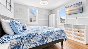 2 bedrooms, desk, iron/ironing board, WiFi