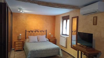 3 bedrooms, blackout drapes, iron/ironing board