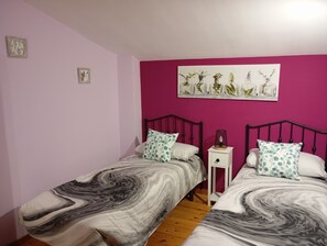 House, Kitchen, Mountain View | 3 bedrooms, blackout drapes, iron/ironing board