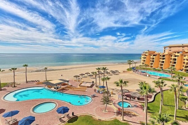 Penthouse, 1 Bedroom, Ocean View, Beachfront | Blackout drapes, iron/ironing board, free WiFi, bed sheets