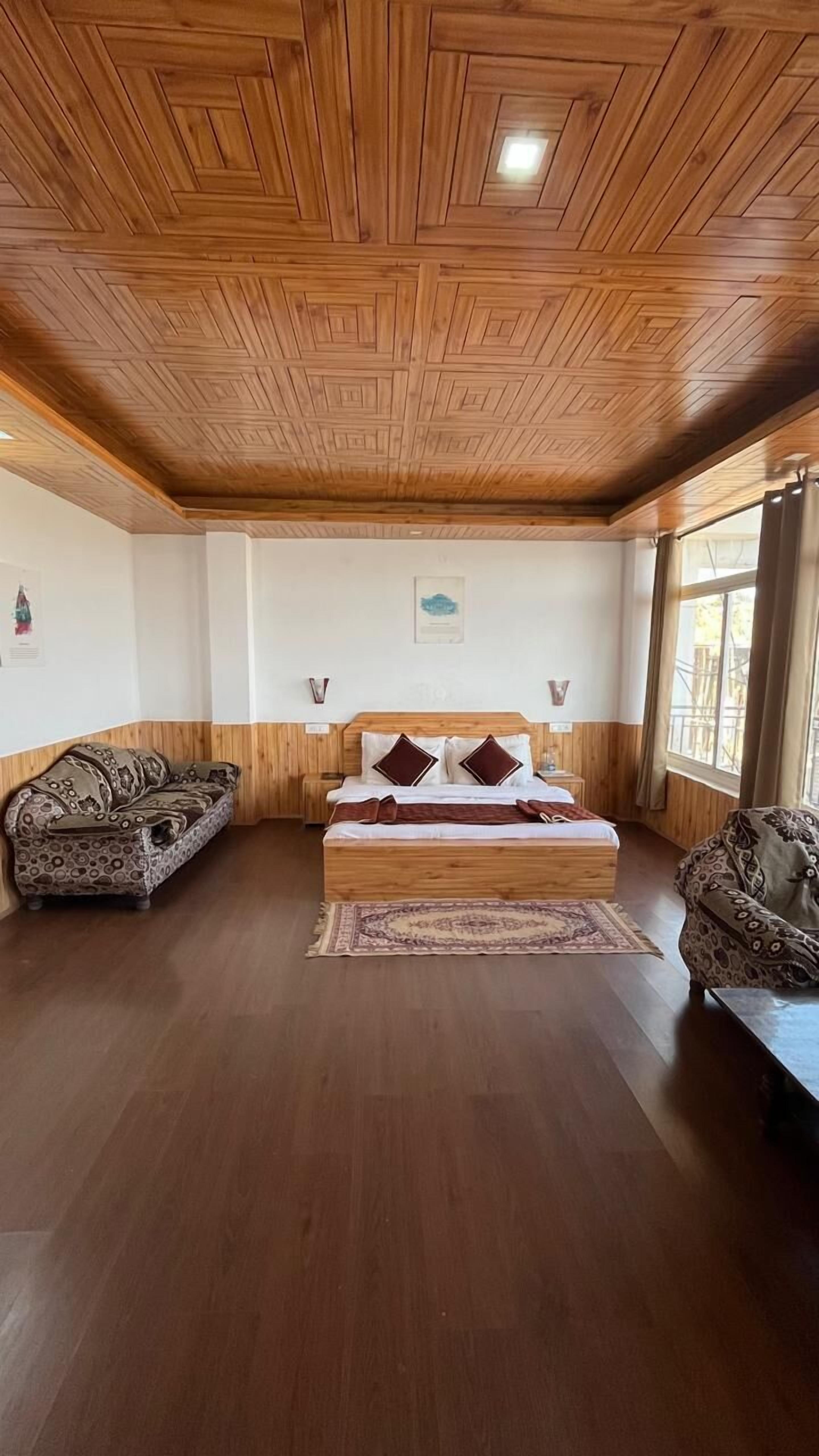 Luxury Double Room, Hill View