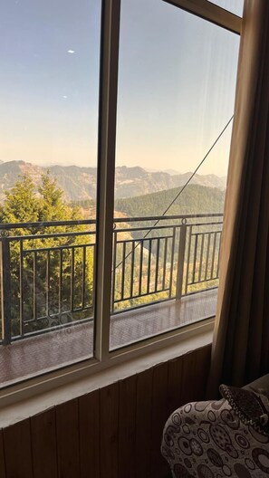 Deluxe Double Room, Valley View | Free WiFi - Meghsparsh Resorts, Narkanda (Theog)