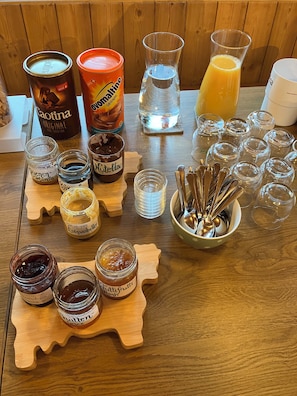 Bao gồm bữa sáng buffet hàng ngày 
