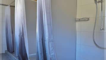 Family Quadruple Room, Mountain View | Bathroom