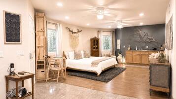 3 bedrooms, iron/ironing board, WiFi, bed sheets