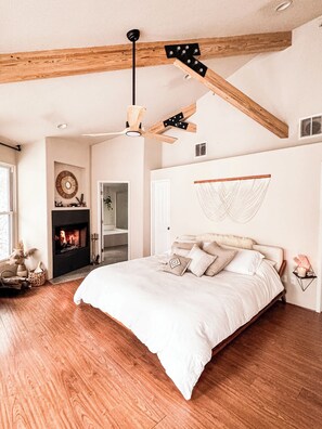 2 slaapkamers, een strijkplank/strijkijzer, wifi, beddengoed