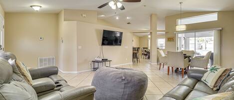 House (3 Bedrooms) | Interior