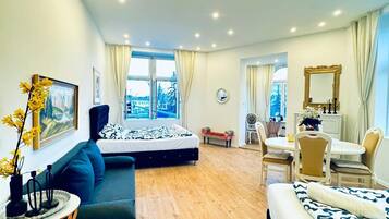 Basic Room | Iron/ironing board (on request)