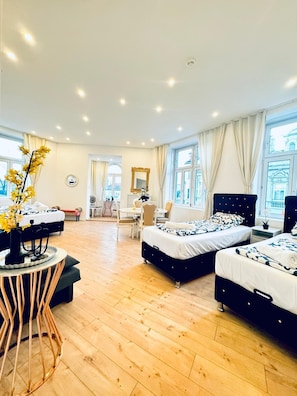 Basic Room | View from room - Spacious 3BR Near Kaufpark Alterlaa (Vienna)