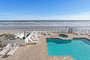 Lämmitetty uima-allas