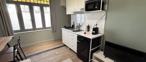 Fridge, microwave, coffee/tea maker, electric kettle