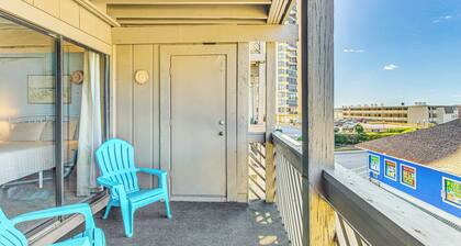 Walk to Ocean: Condo w/ 3 Pools in Myrtle Beach