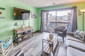 Apartment (2 Bedrooms) | Interior - Walk to Ocean: Condo w/ 3 Pools in Myrtle Beach (Myrtle Beach)