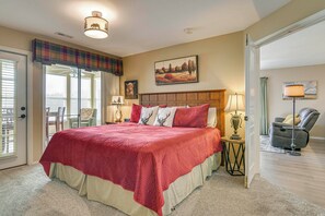 Interior - On Thousand Hills Golf Course: Condo w/ Sunroom (Branson)