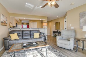 Interior - On Thousand Hills Golf Course: Condo w/ Sunroom (Branson)