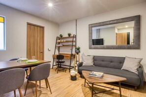 2 عدّة غرف نوم وخدمة الإنترنت