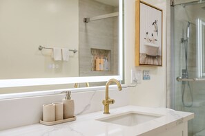 Apartment | 2 bedrooms, Internet - Modern Cozy Retreat Stylish Stay With Patio Parking (Monterey Park)