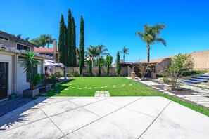 House | 4 bedrooms, Internet - Spacious Family Retreat w Garden Modern Comfort (Ontario)