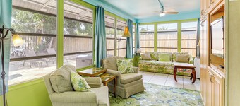4 Mi to Beaches: Vibrant Stuart Villa w/ Patio!