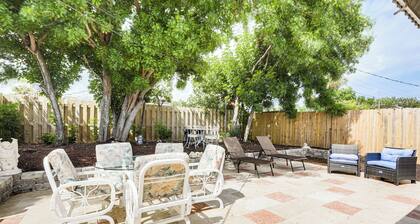 4 Mi to Beaches: Vibrant Stuart Villa w/ Patio!