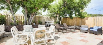 4 Mi to Beaches: Vibrant Stuart Villa w/ Patio!