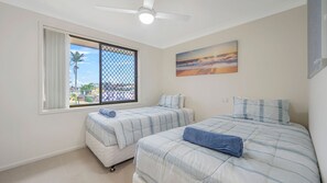 4 slaapkamers, een strijkplank/strijkijzer, wifi, beddengoed