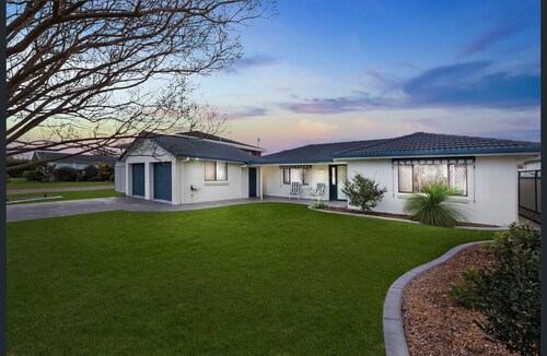 Hooked on Hibbard - Stunning 4-bedroom holiday house