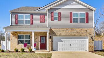 House (4 Bedrooms) | Front of property