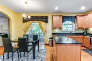 Talo (4 Bedrooms) | Sisätilat