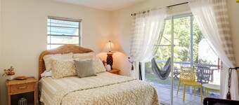 Coastal Escape w/ Lanai: 2 Mi to Hobe Sound Beach