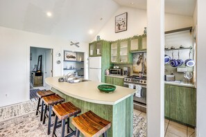 Cottage (1 Bedroom) | Interior - Walk to Lake Chicot: Cottage w/ Yard & Views! (Lake Village)