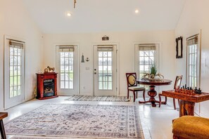 Cottage (1 Bedroom) | Interior - Walk to Lake Chicot: Cottage w/ Yard & Views! (Lake Village)