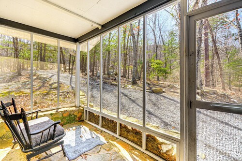 3 Mi to Hanging Rock State Park: Outdoor Haven!