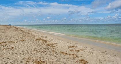 Walk to Beach: Pet-friendly Oasis on Manasota Key!