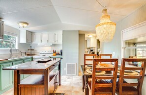 House (2 Bedrooms) | Interior - 27 Mi to The Villages: Lush Home w/ Outdoor Space! (Webster)