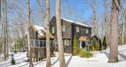 Waterfront Home w/ Boat Dock & Sunroom in Gardiner