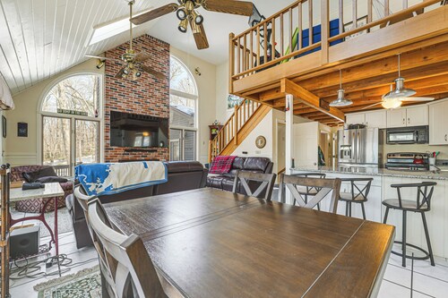 Waterfront Home w/ Boat Dock & Sunroom in Gardiner