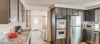 9 Mi to Dtwn Buffalo: Family Escape w/ Fenced Yard