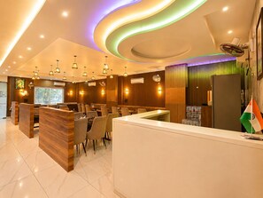 Restaurant - The Vrindavan Inn (Vrindavan)