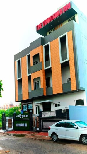 Front of property - The Vrindavan Inn (Vrindavan)