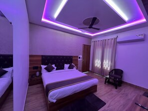 Superior Room | In-room safe, iron/ironing board, free WiFi, bed sheets